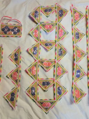 paj-ntaub-to-make-a-woman-outfit